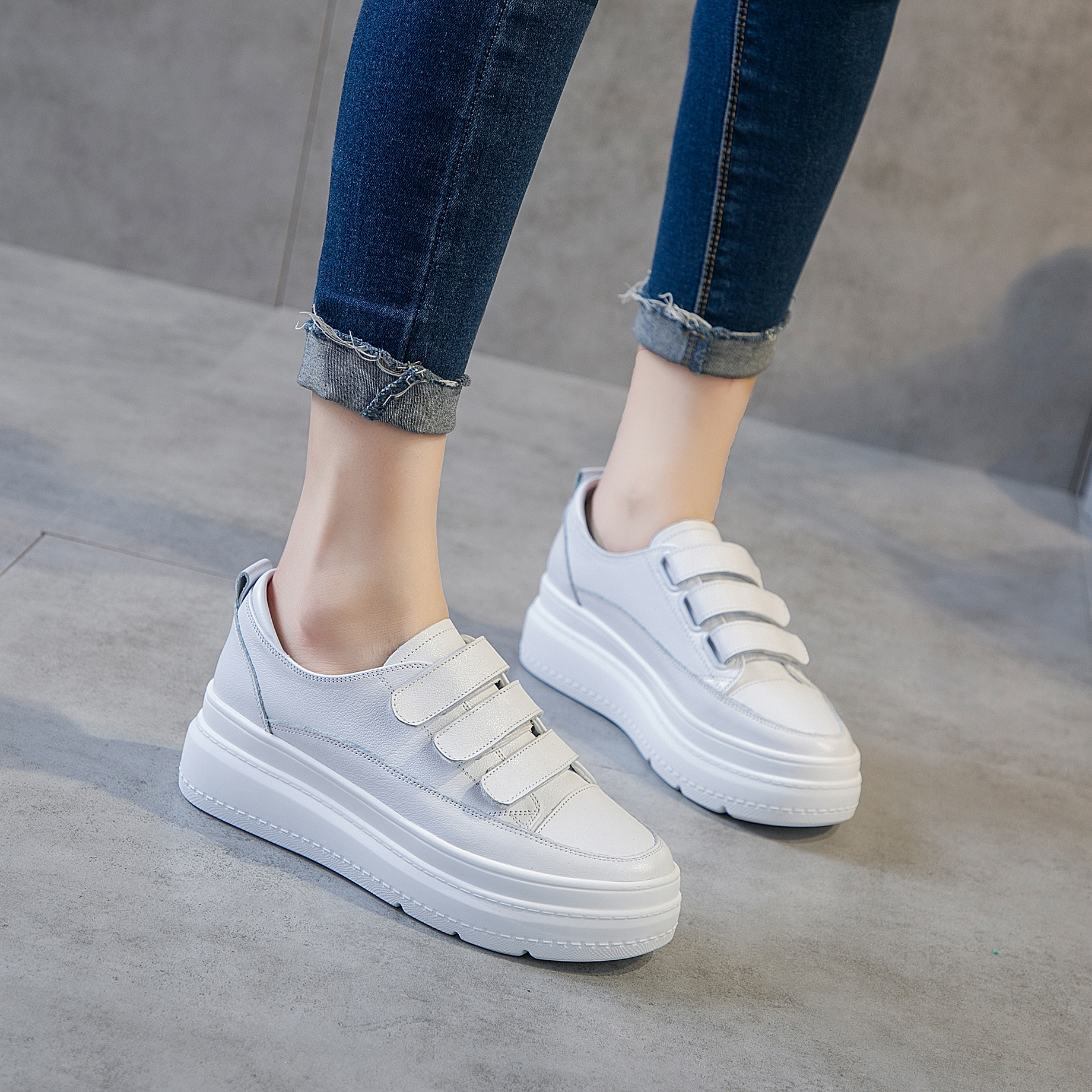 Womens White Casual Shoes Fashion Sneakers Breathable Flat Bottom Outdoor Daily Skateboard Shoes